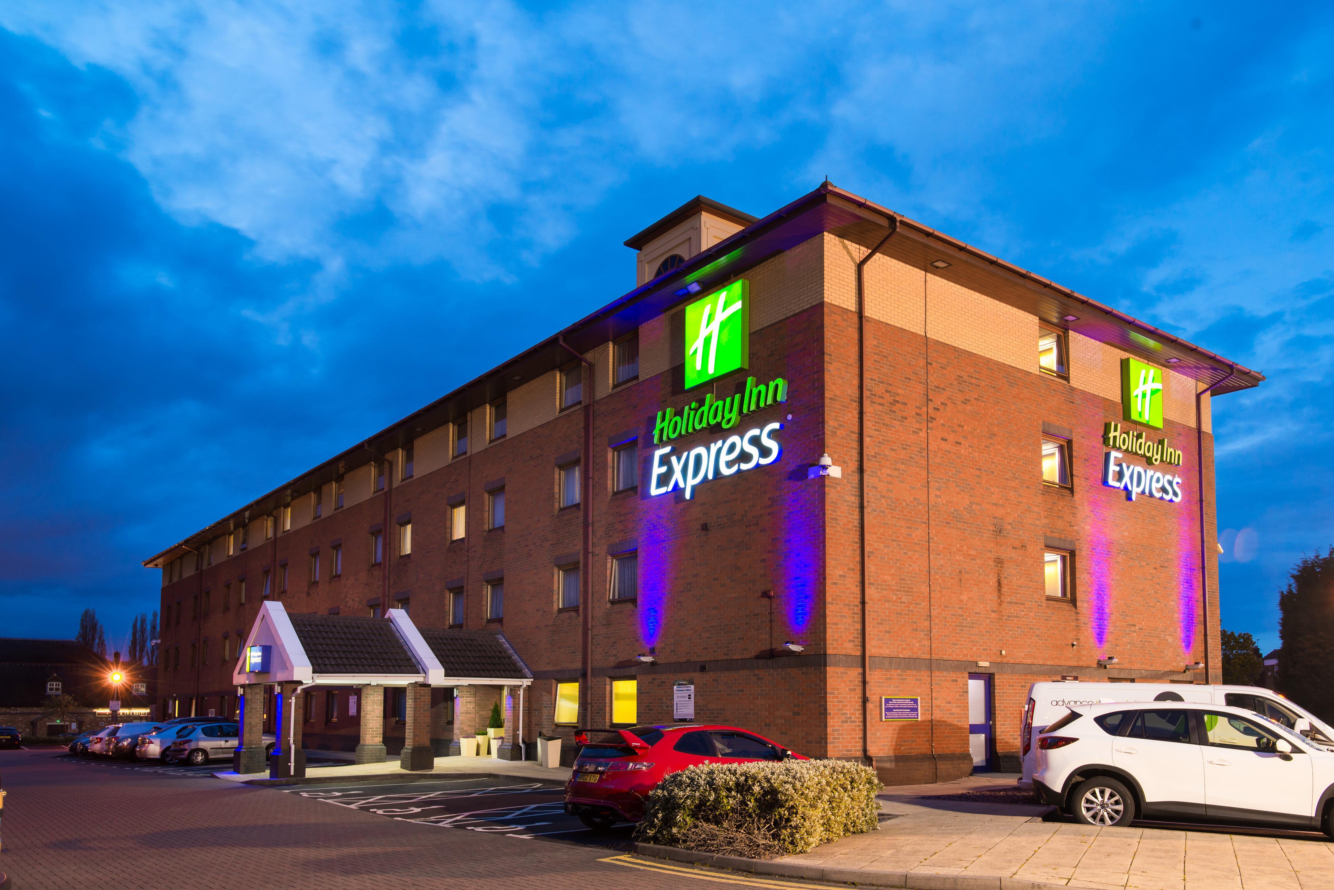 Holiday Inn Express Birmingham Oldbury By Ihg Exterior foto