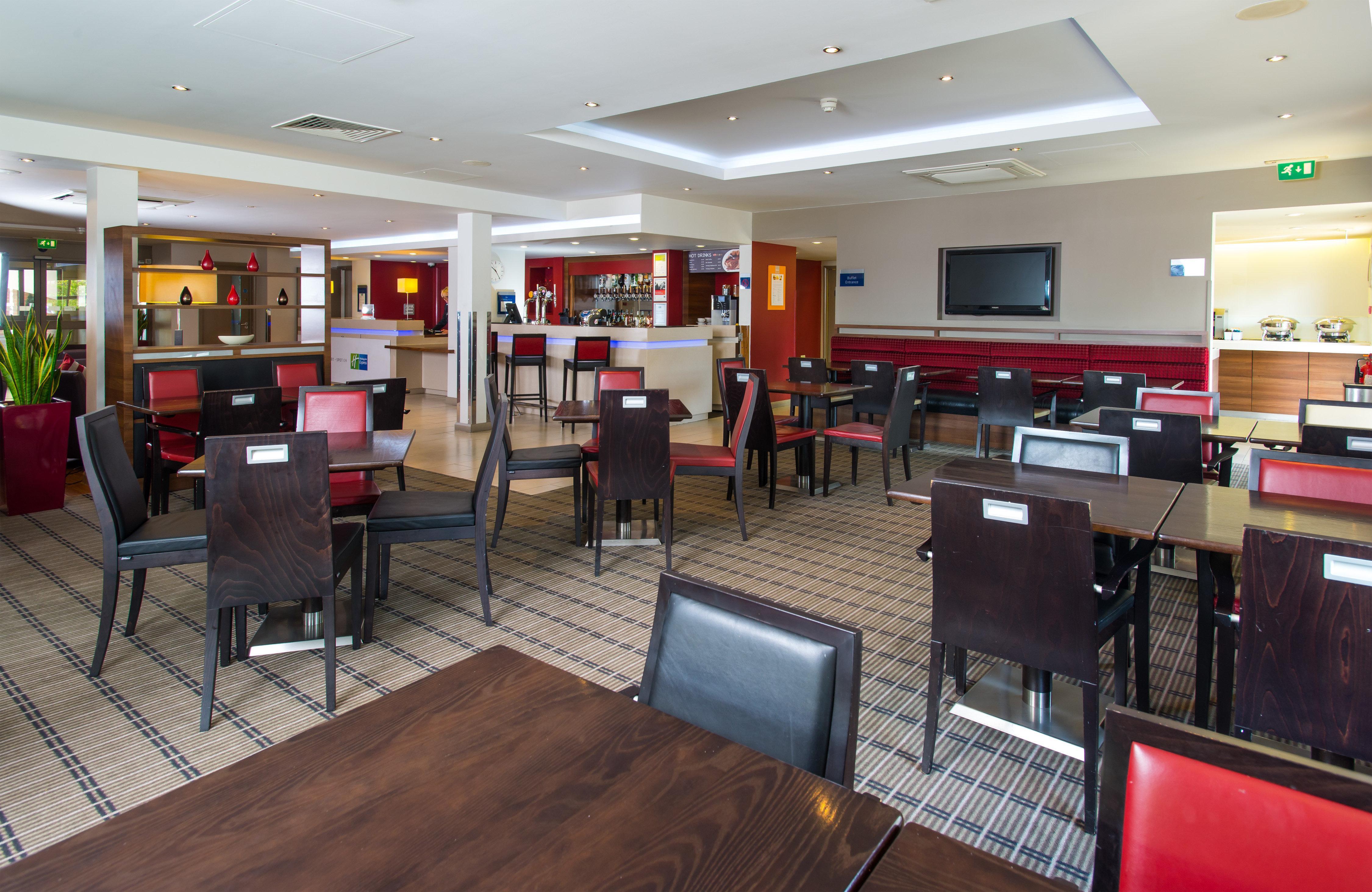 Holiday Inn Express Birmingham Oldbury By Ihg Exterior foto
