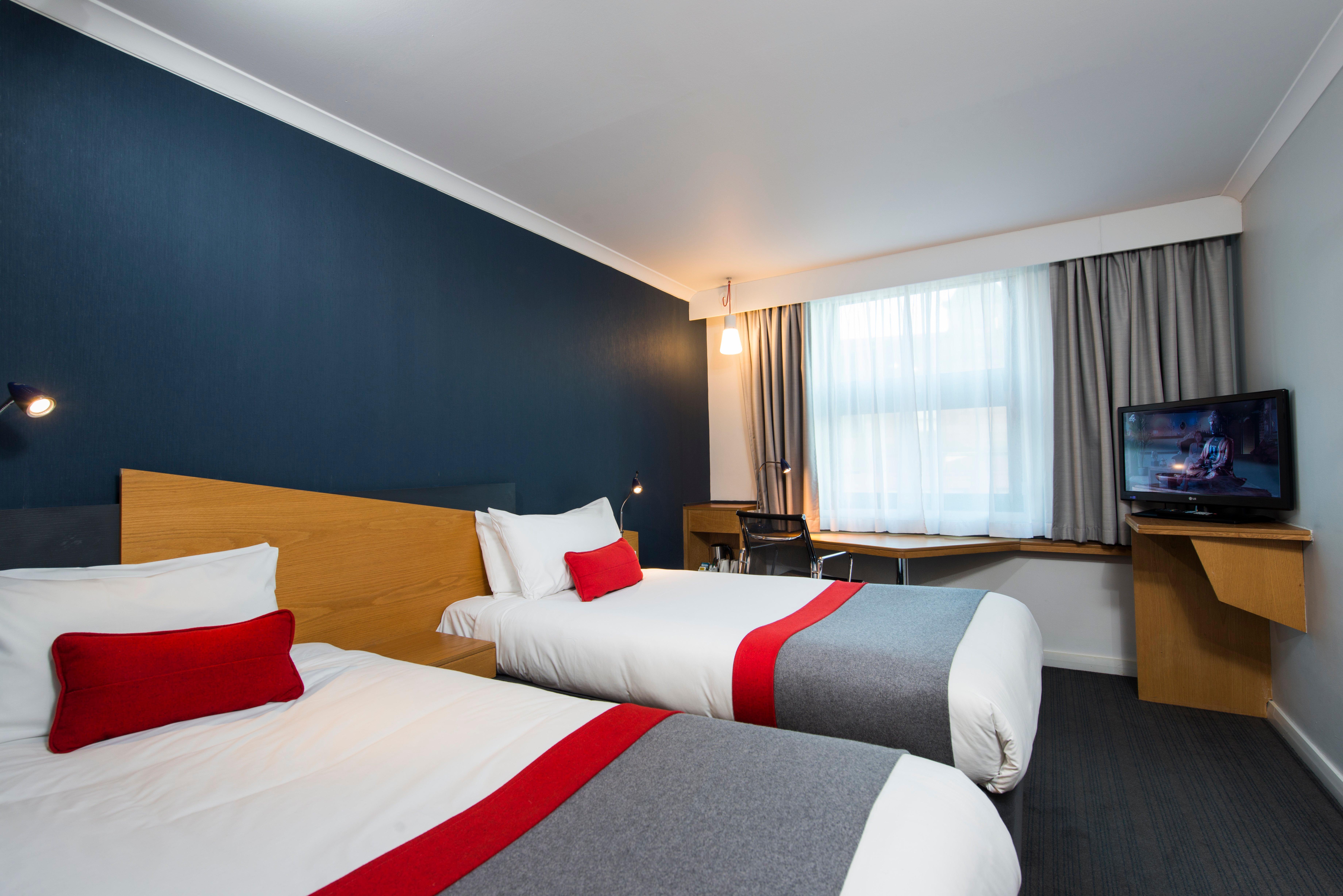 Holiday Inn Express Birmingham Oldbury By Ihg Exterior foto