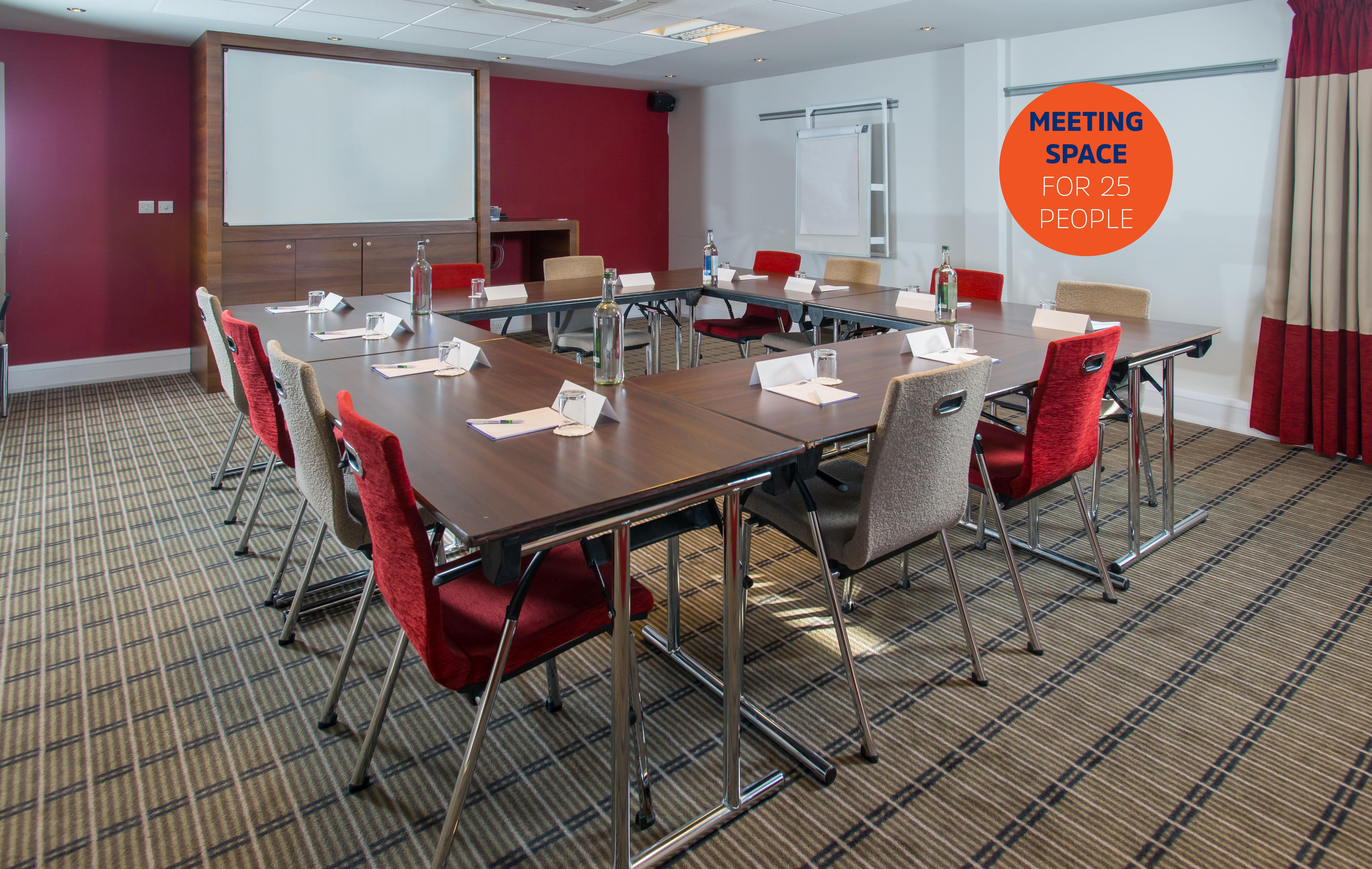 Holiday Inn Express Birmingham Oldbury By Ihg Exterior foto