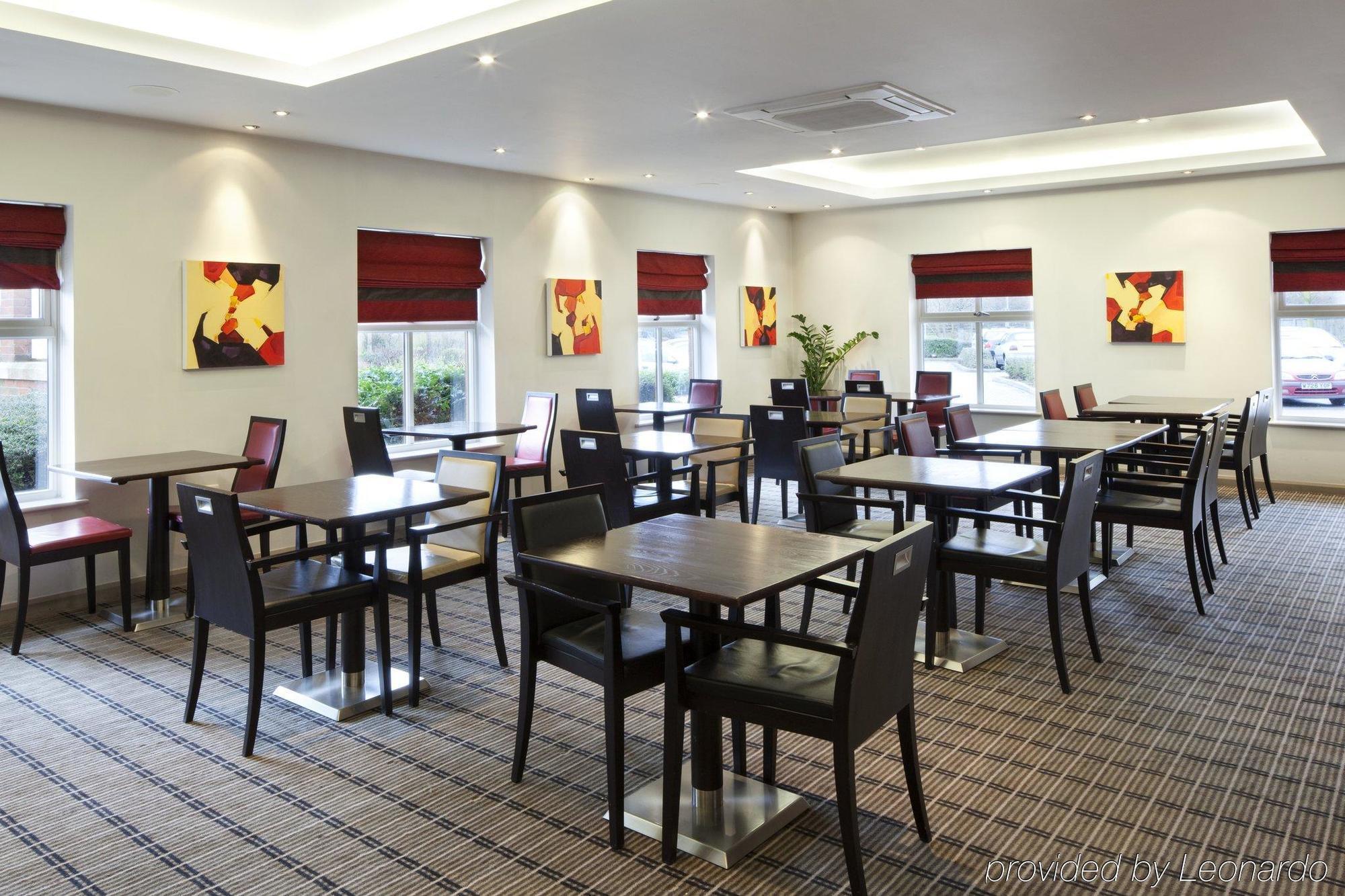 Holiday Inn Express Birmingham Oldbury By Ihg Exterior foto