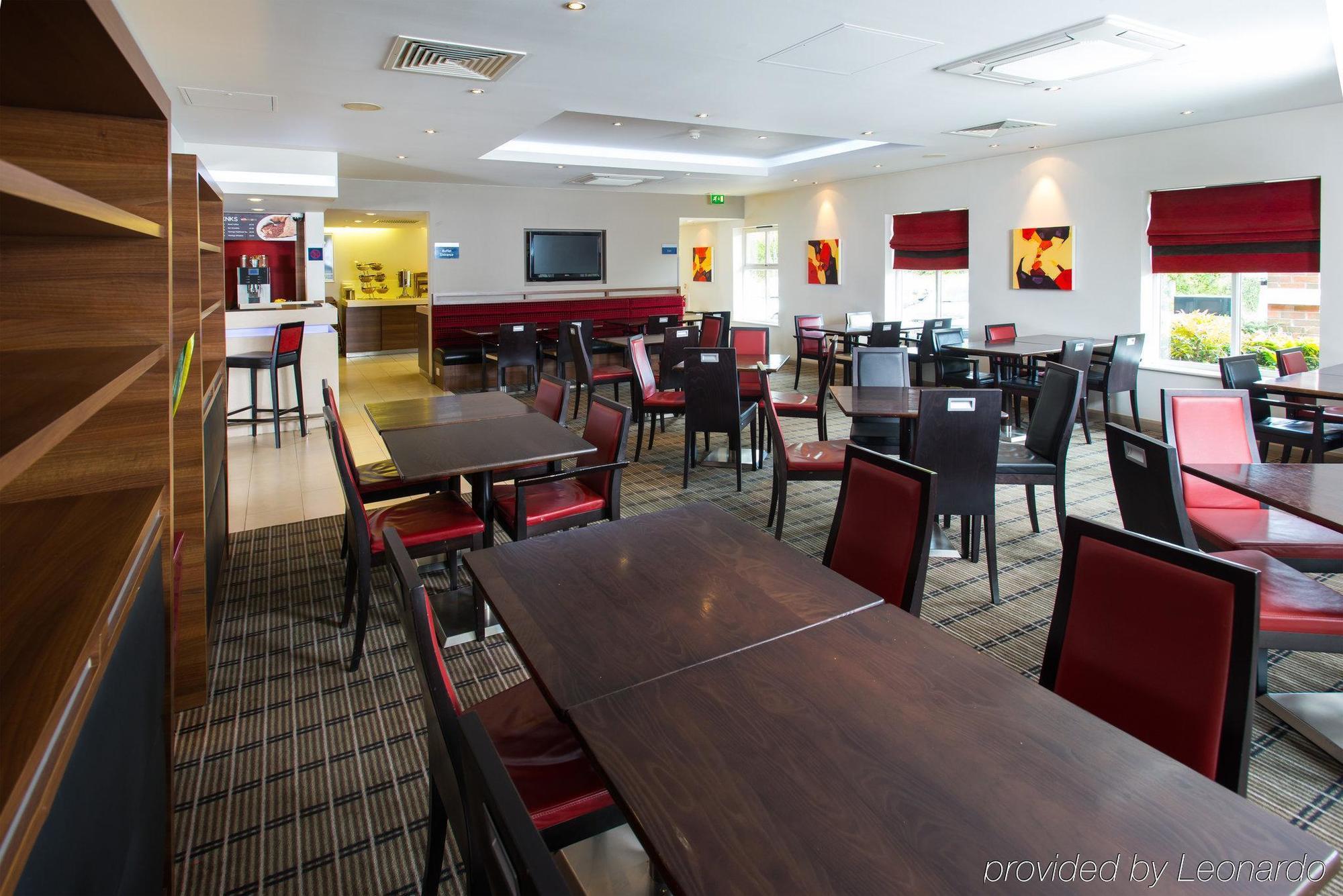 Holiday Inn Express Birmingham Oldbury By Ihg Exterior foto