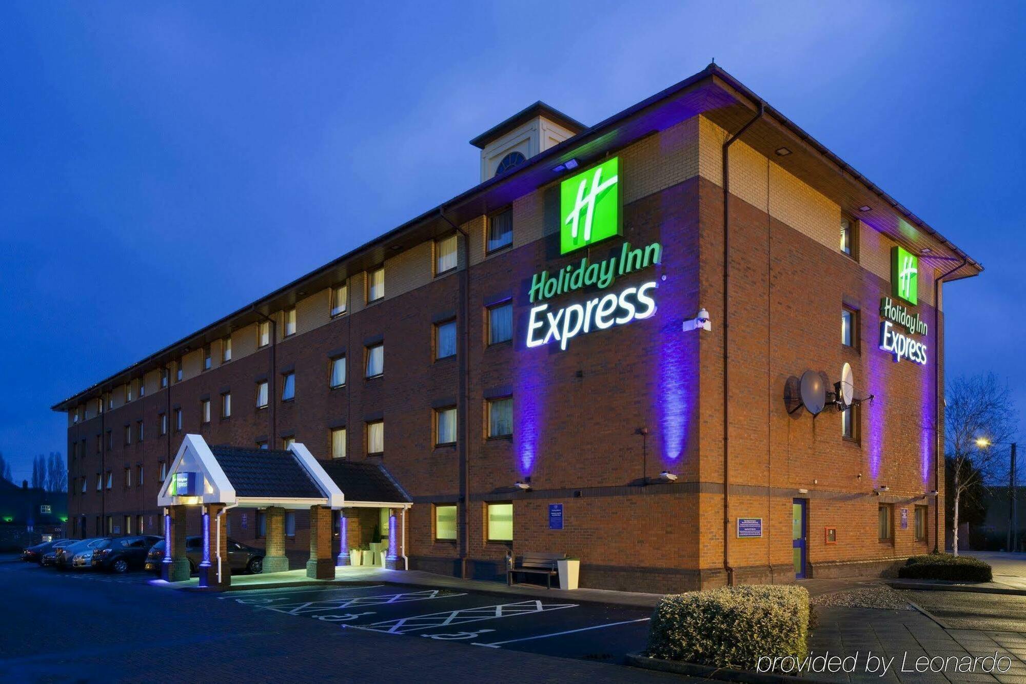 Holiday Inn Express Birmingham Oldbury By Ihg Exterior foto