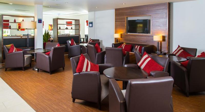 Holiday Inn Express Birmingham Oldbury By Ihg Exterior foto